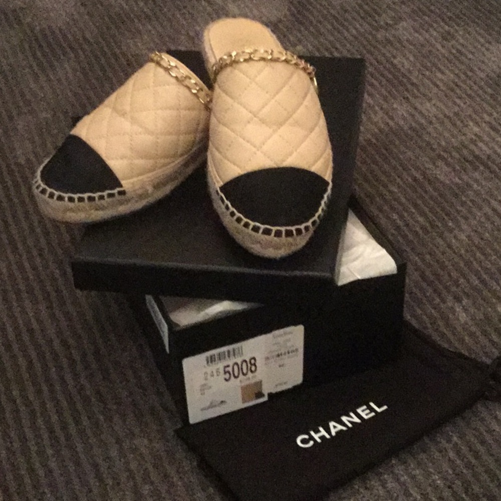 Channel size 6 Espadrille slides